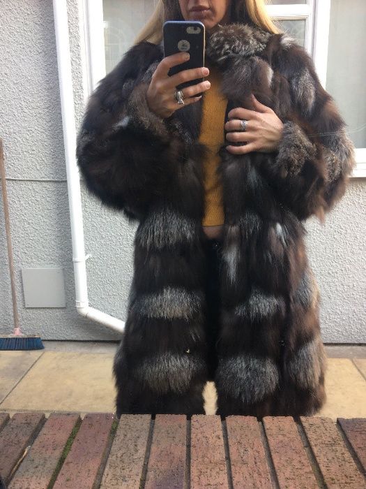 RAFINAMENT !Splendida si ampla ,haina din blana de vulpe.