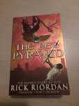 The red pyramid de Rick Yancey in stare foarte buna