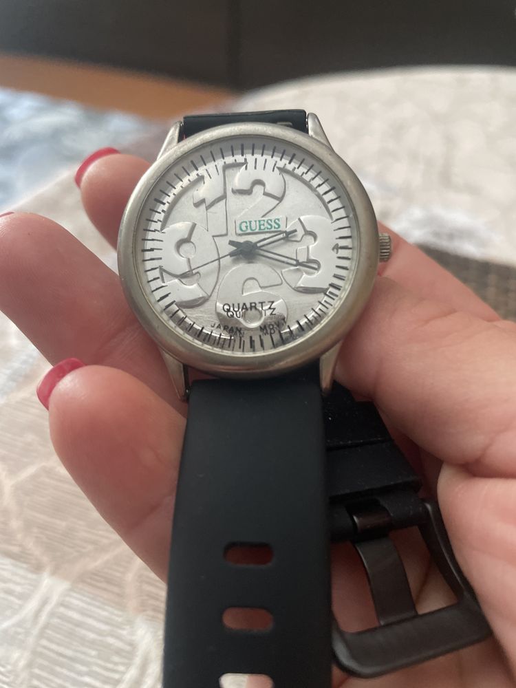 Часовник guess оригинал