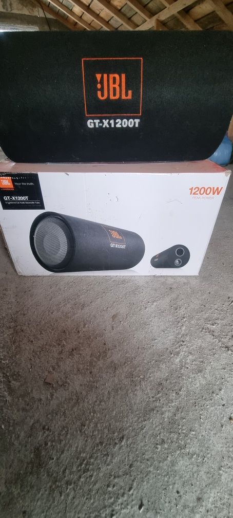 Subwoofer +stație JBL Achiziționate de NOI