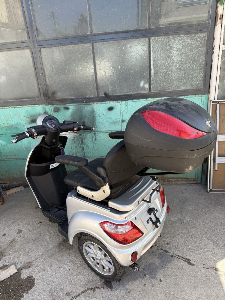 Scuter  electric 3 roti ( import germania )
