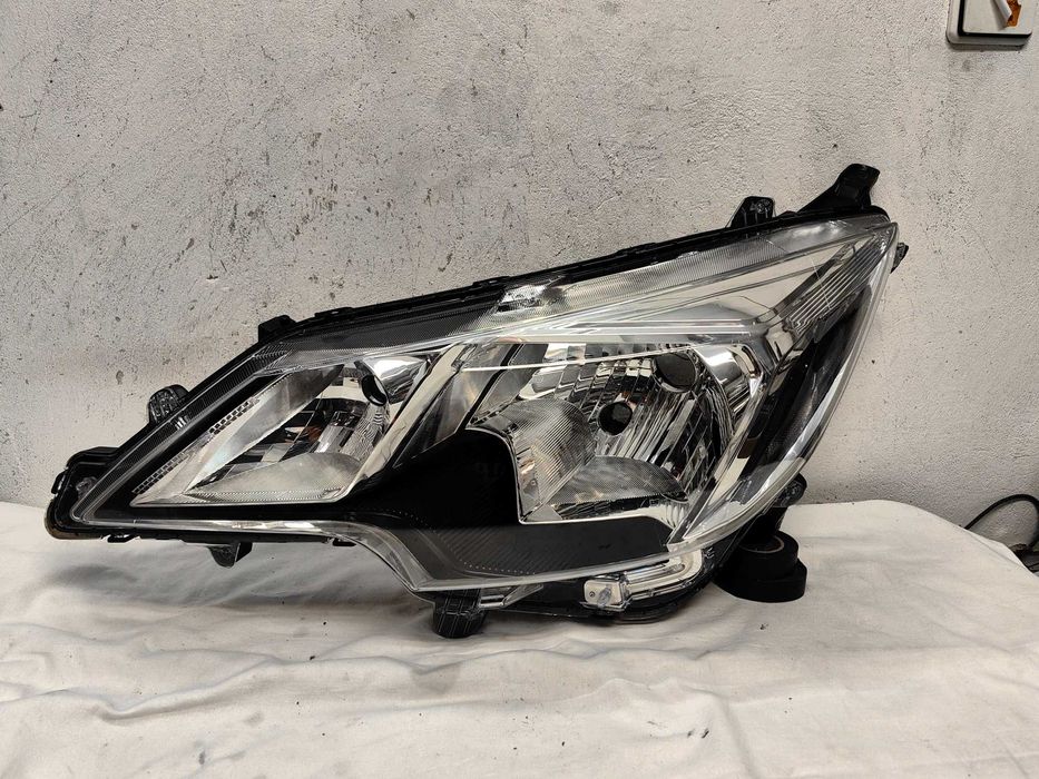 Оригинален фар Mitsubishi Space Star