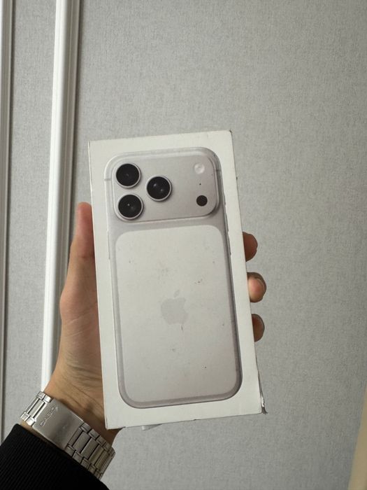 Продам iphone 17pro 256gb