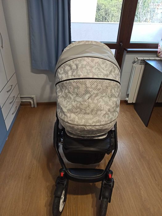 Бебешка количка с два коша