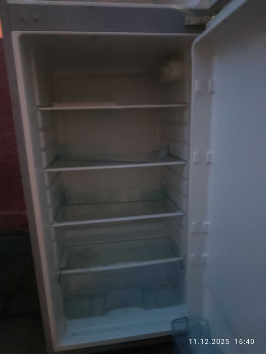 Frigider plus congelator