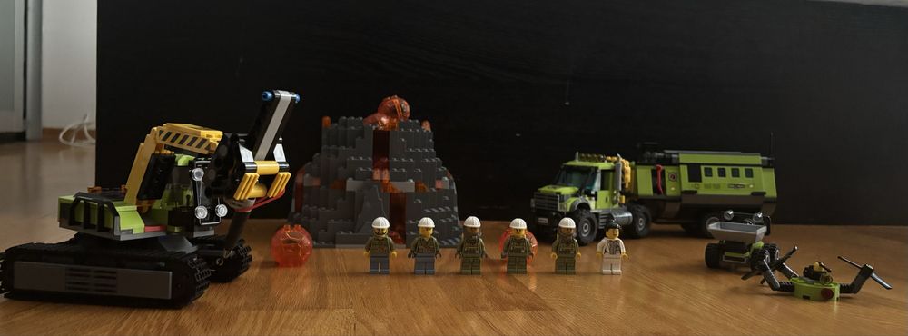 LEGO Statia de Explorare a Vulcanului 60124