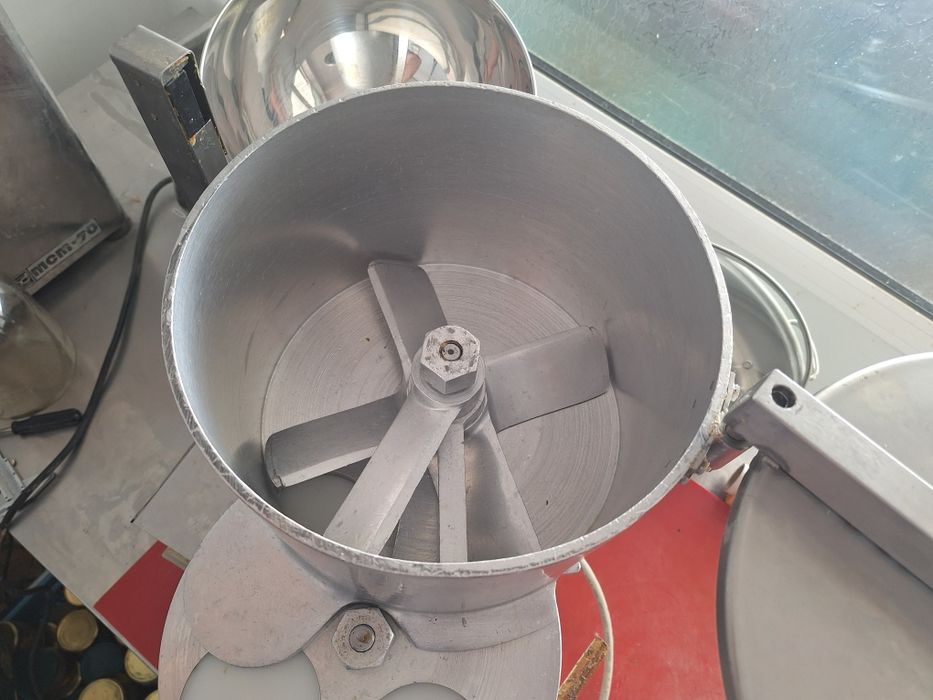 Формовачна машина за кюфтета и бургери