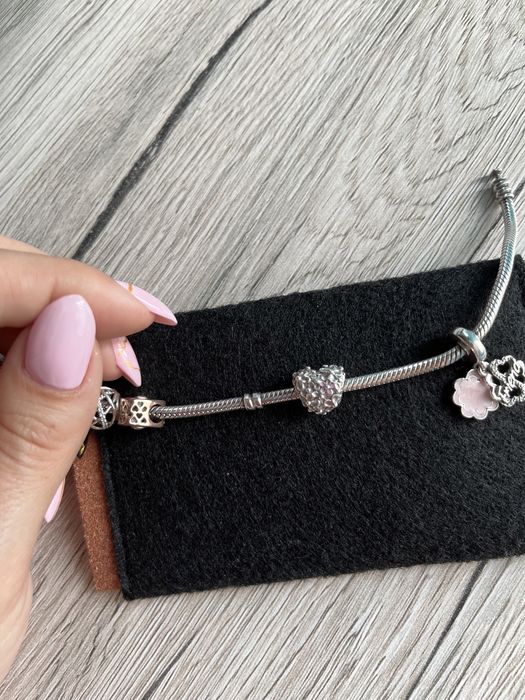 Гривна Pandora с 5 талисманчета