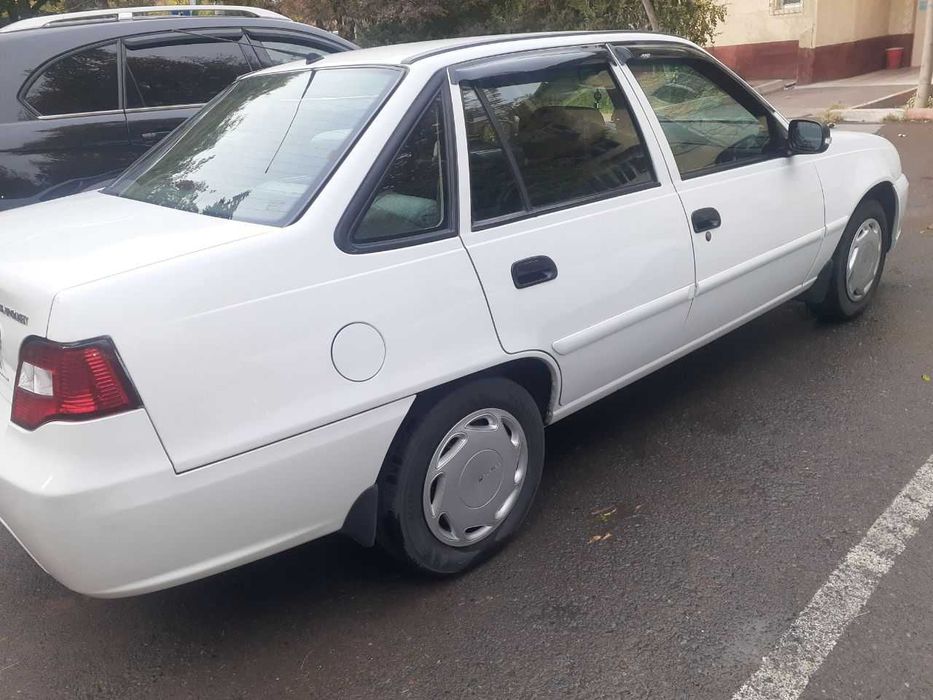 Нексия-2, Донс 1,6 в отличном состоянии (белый)