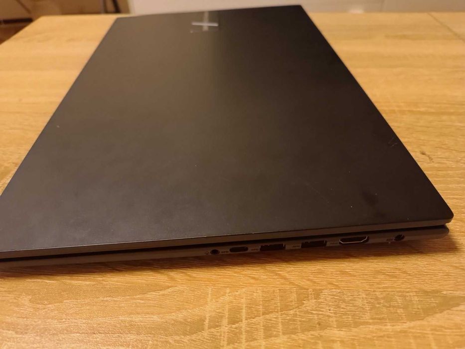 Лаптоп Асус Vivobook 17" Intel i3 12поколение,  16GB Ram неизползван