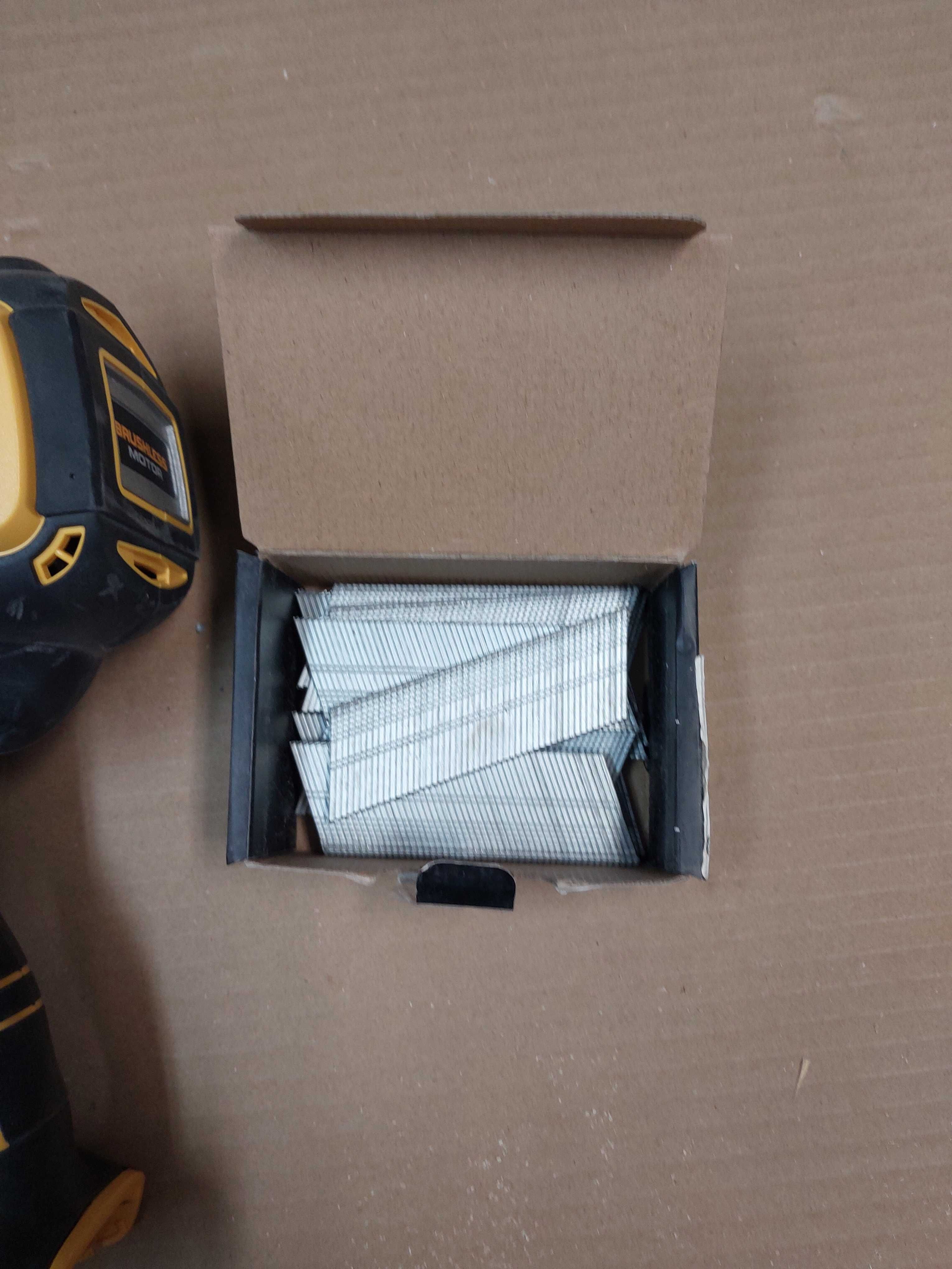 Акумулаторен такер Dewalt