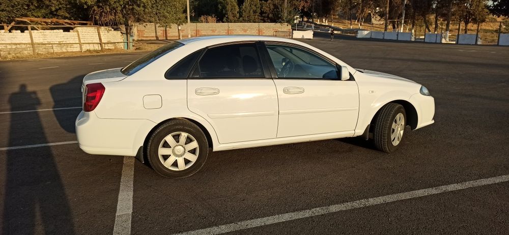 Lacetti Jentra sotiladi