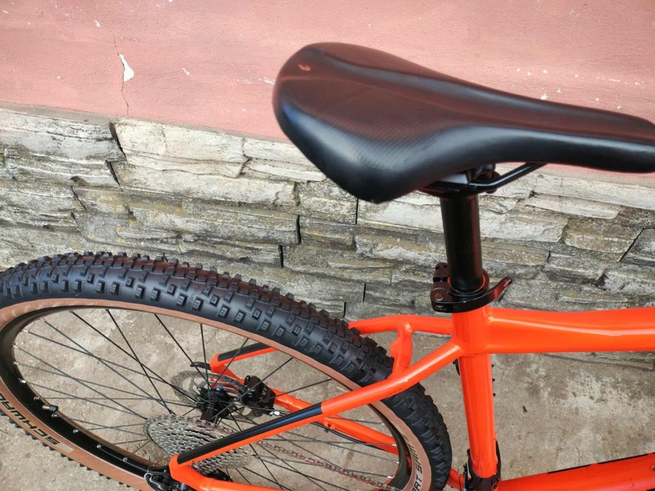 Bicicleta Cube Hardtrail roti pe 29