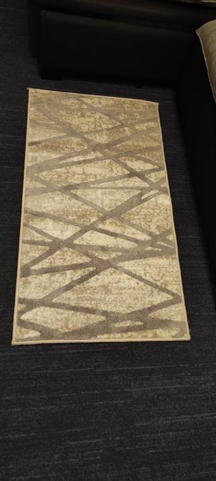 Covoras alb cu dungi gri