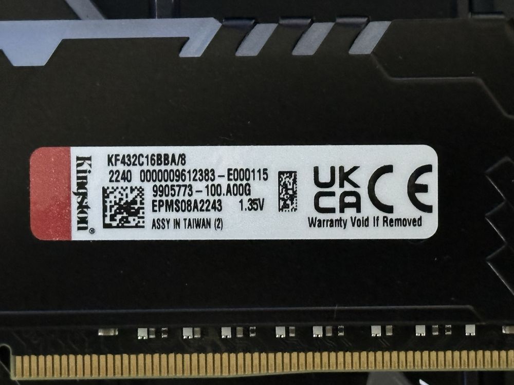 Kit 32GB RAM RGB DDR4 Kingston Fury Beast