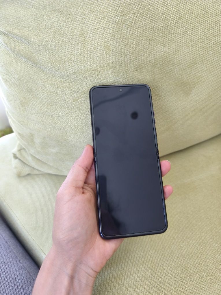 Motorola razr 40, лилав в гаранция