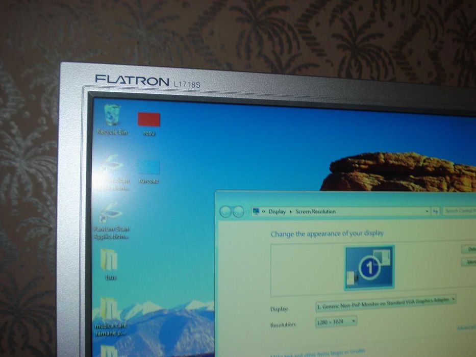 Monitor LCD marca LG Flatron L1718S 1280x1024 + cabluri