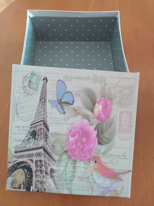 Картонени кутии за подарък