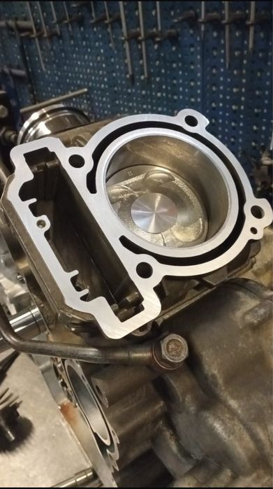 Vand sau schimb cu auto  cf moto 800 x8