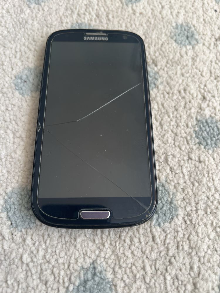 Samsung Galaxy S III за части с оригинална батерия