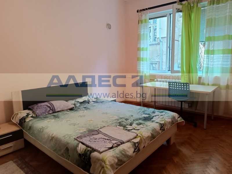 Дава се под наем Тристаен апартамент в София, Център - 98 кв.м за 765 € - Снимка #4