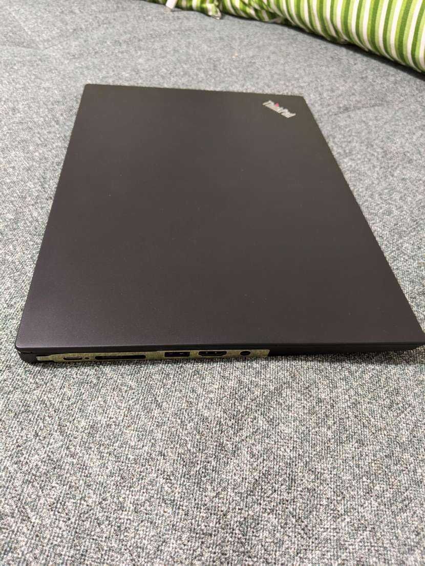 Лаптоп Lenovo T490s