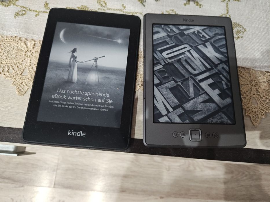Kindle paperwhite genera a 10  și kindel d01100