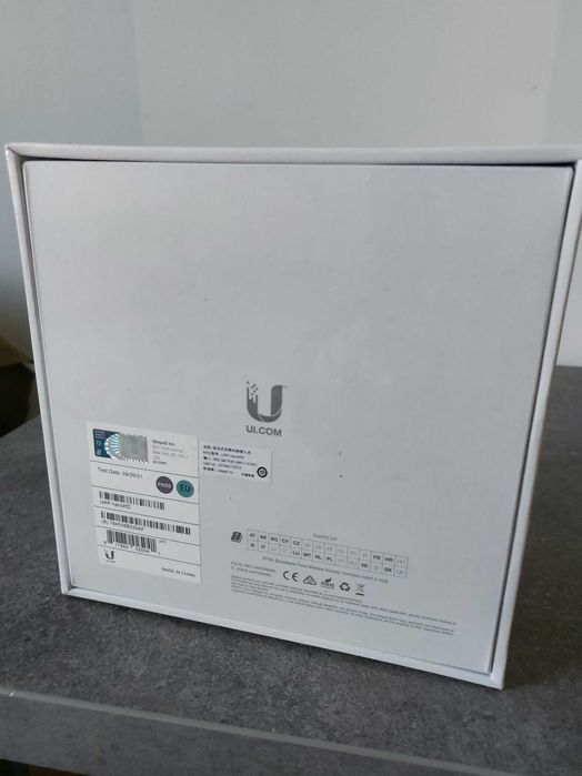 Access Point Ubiquiti UniFi UAP nanoHD MU-MIMO, Wave 2, nou SIGILAT