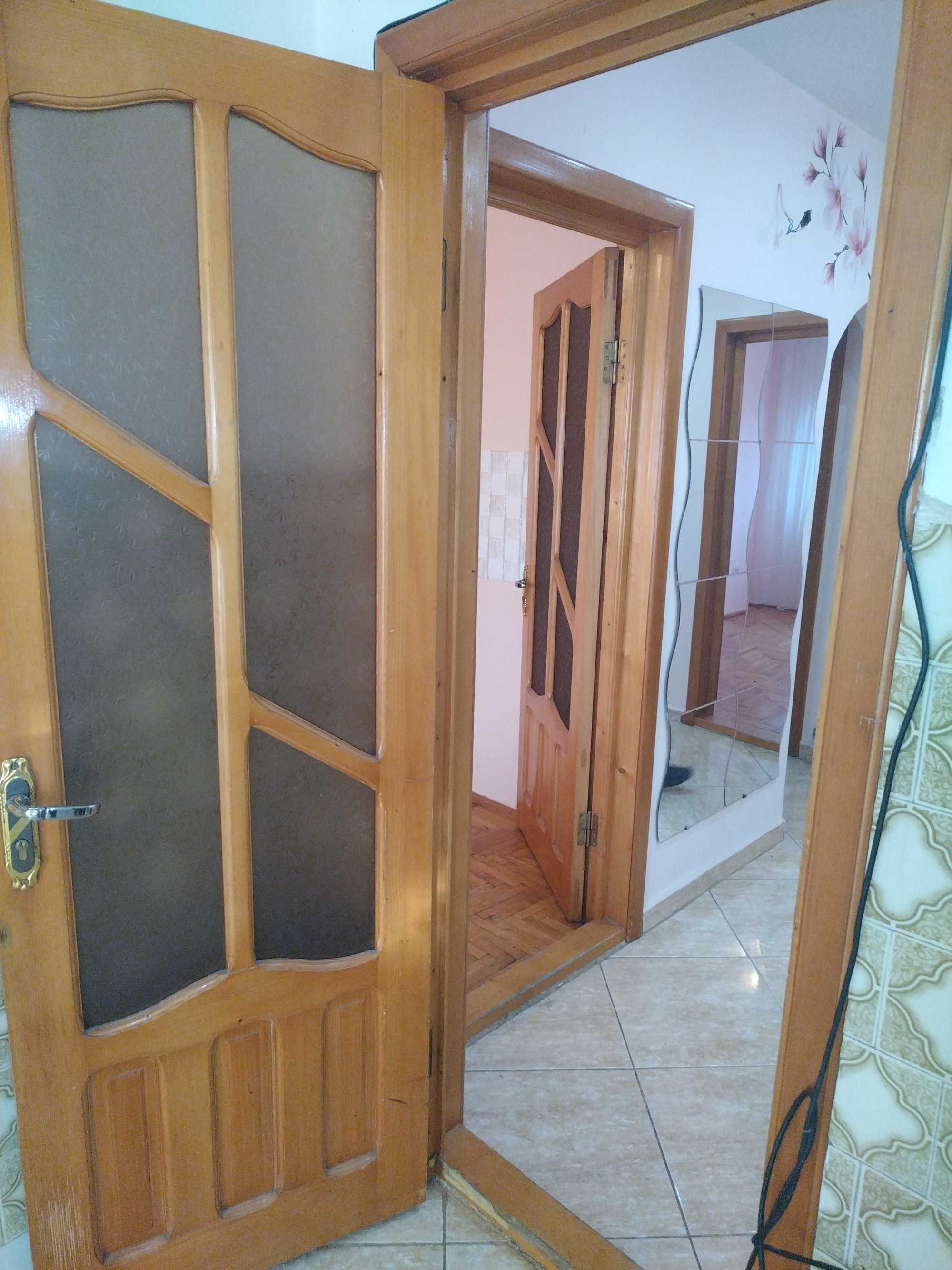 Vand mobila lemn masiv 5 uși de lemn