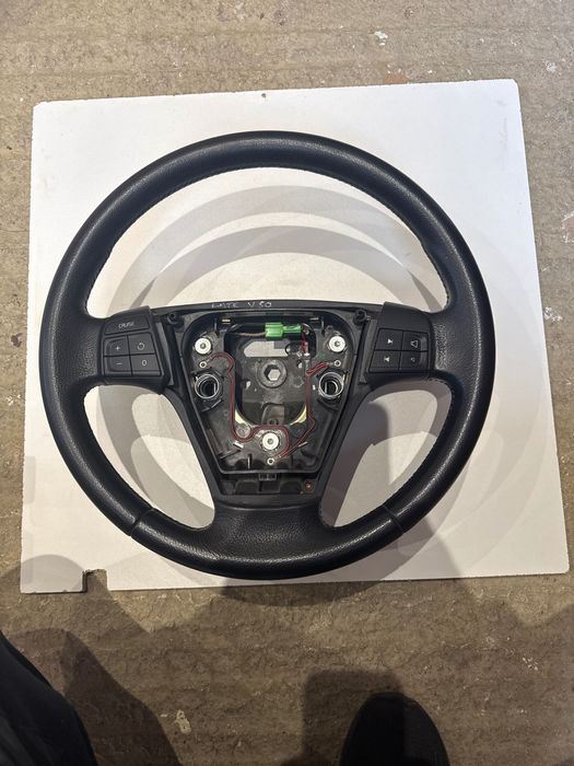 Volvo v50 кожен волан Волво в50