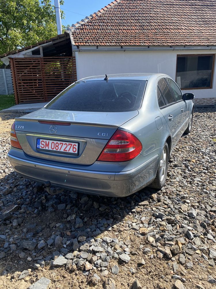 Mercedes-Benz E220