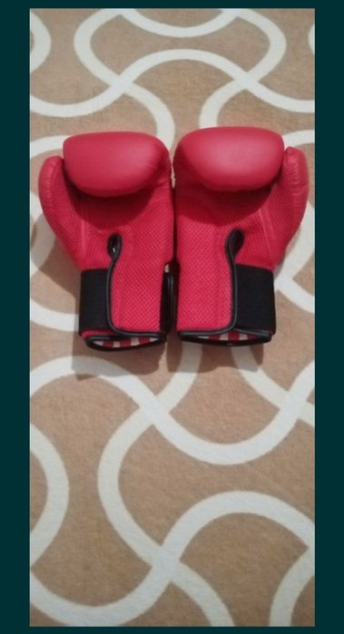 Vând mănuși de kyng box