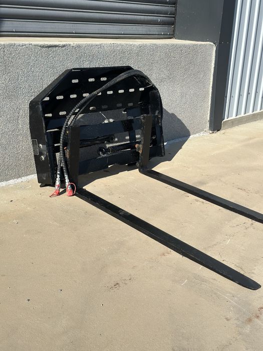 Палетни вилици за мини челен товарач