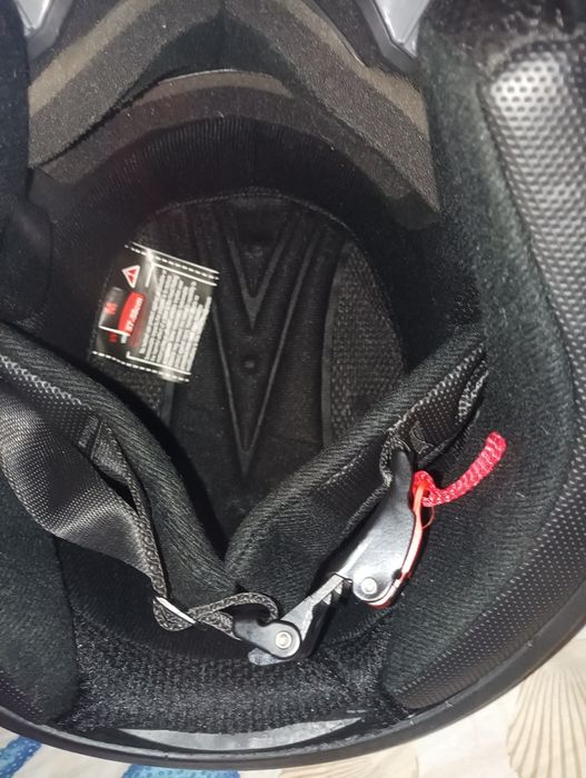 Каска за мотор чисто нова е не е носена и един път