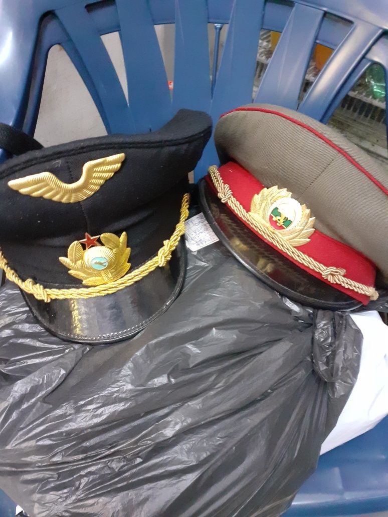 Мъжки военни и НВО шапки,студентски фуражки