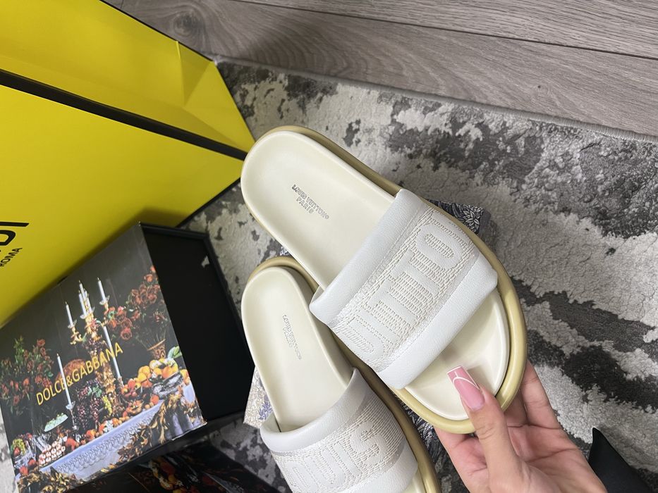 Papuci-Slapi Louis Vuitton  - POZE REALE- calitate superioară