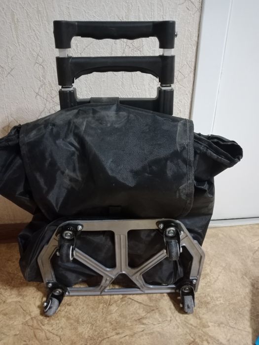 Тележка хозяйственная. Удобная возить груз.