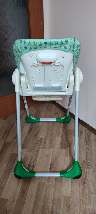 Продавам столче за хранене Chicco Polly