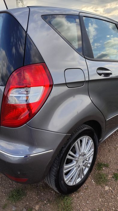 Изключително запазен Mercedes A180 Elegance автоматик