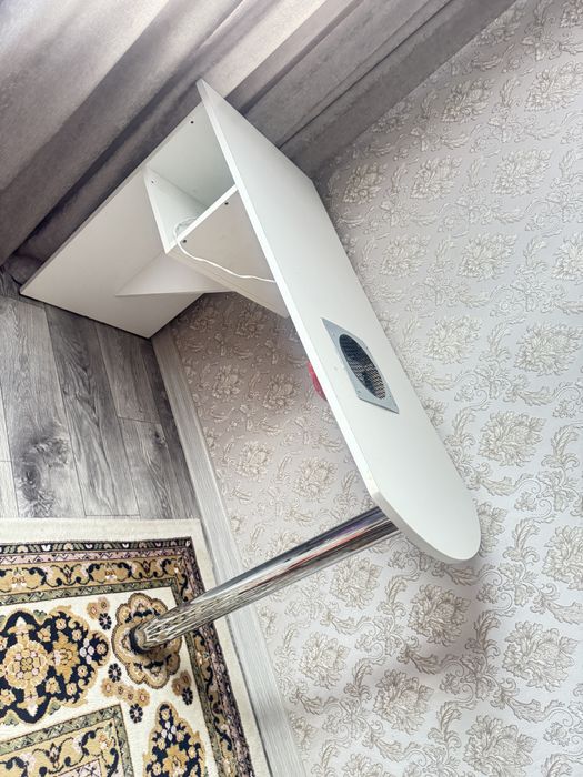 Продам Маникюрный стол