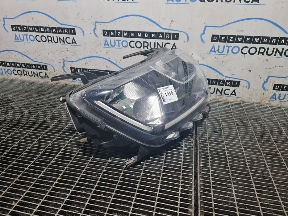 Far Dreapta Dacia Duster II 2018 - 2021 SUV 4 Usi (1318) Fara xenon