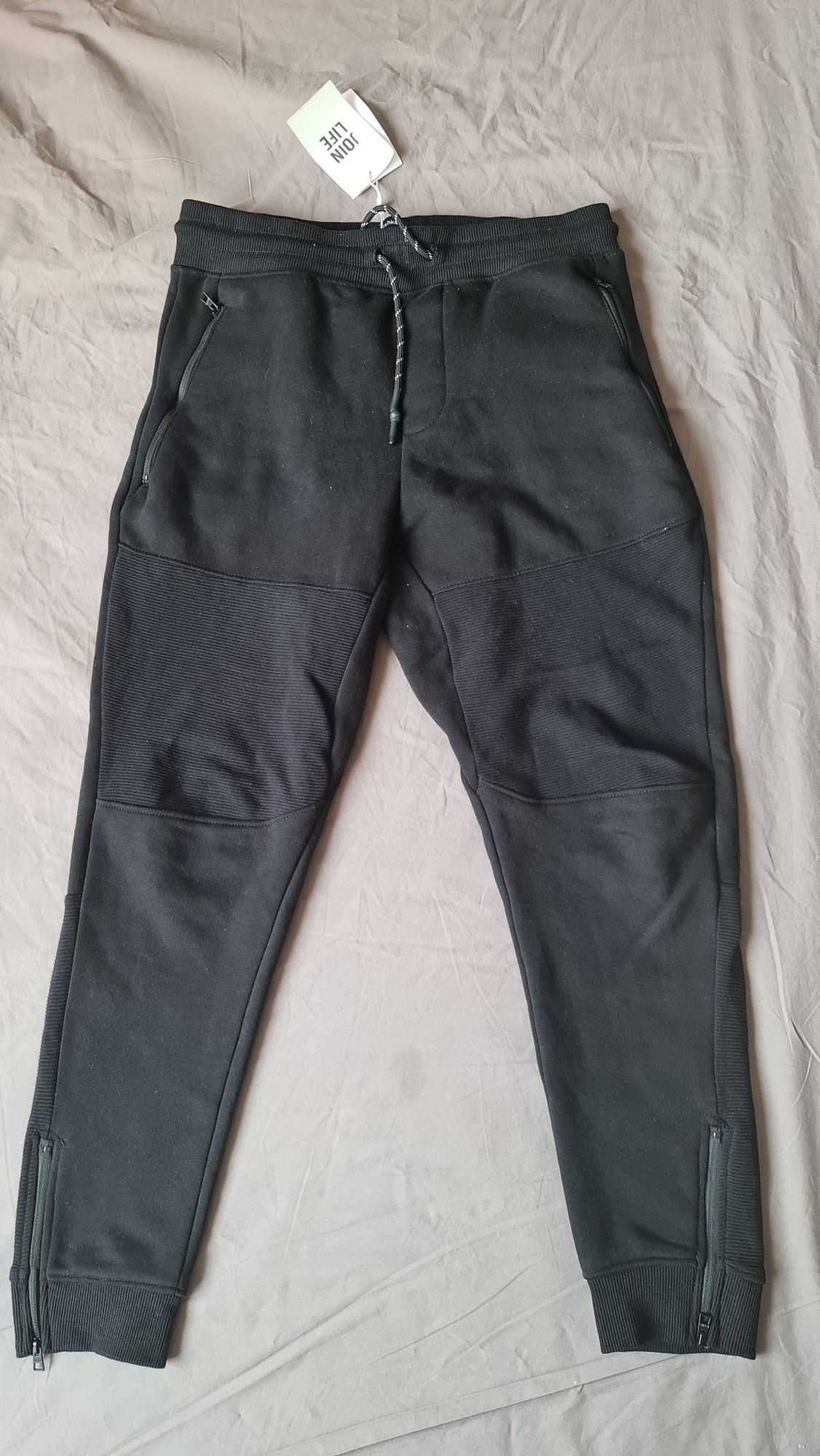 Pantaloni trening Bershka negri marime M 38