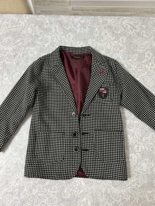 Стильные Детский педжаки в хорошем состояний в количестве 2 шт