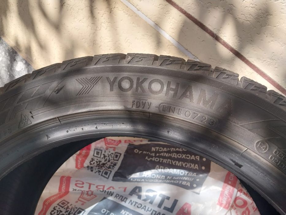 Зимние шины YOKOHAMA. Липучка, размер 235/45 R18.