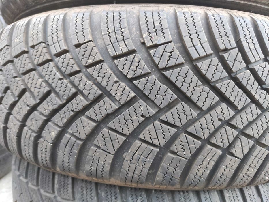 2бр Като нови Зимни гуми 205 60 16 - Hankook - DOT 2023