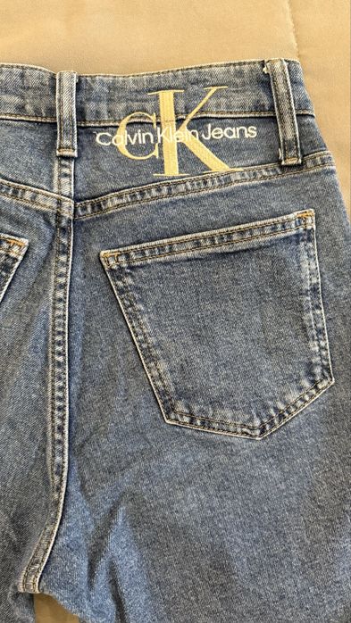 Дънки на Calvin Klein