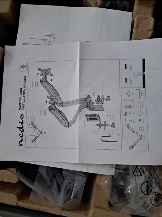 Suport dublu cu prindere de birou pentru 2 monitoare