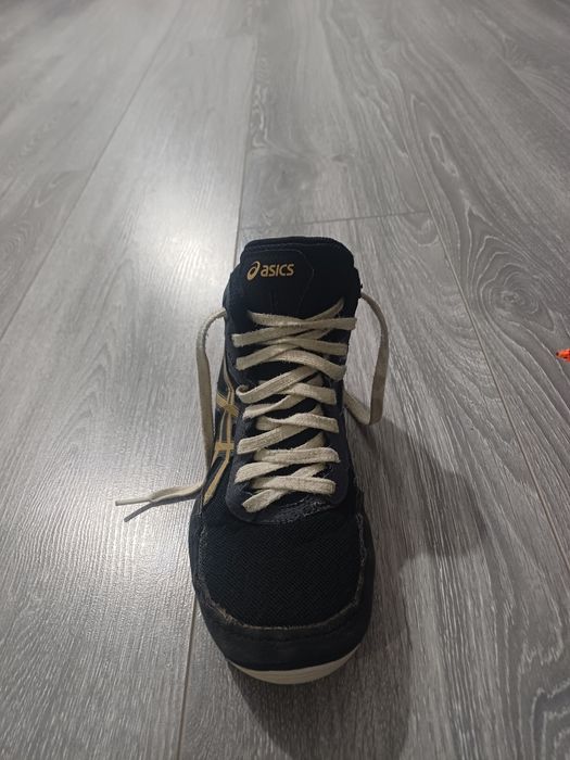 Ghete de lupte asics