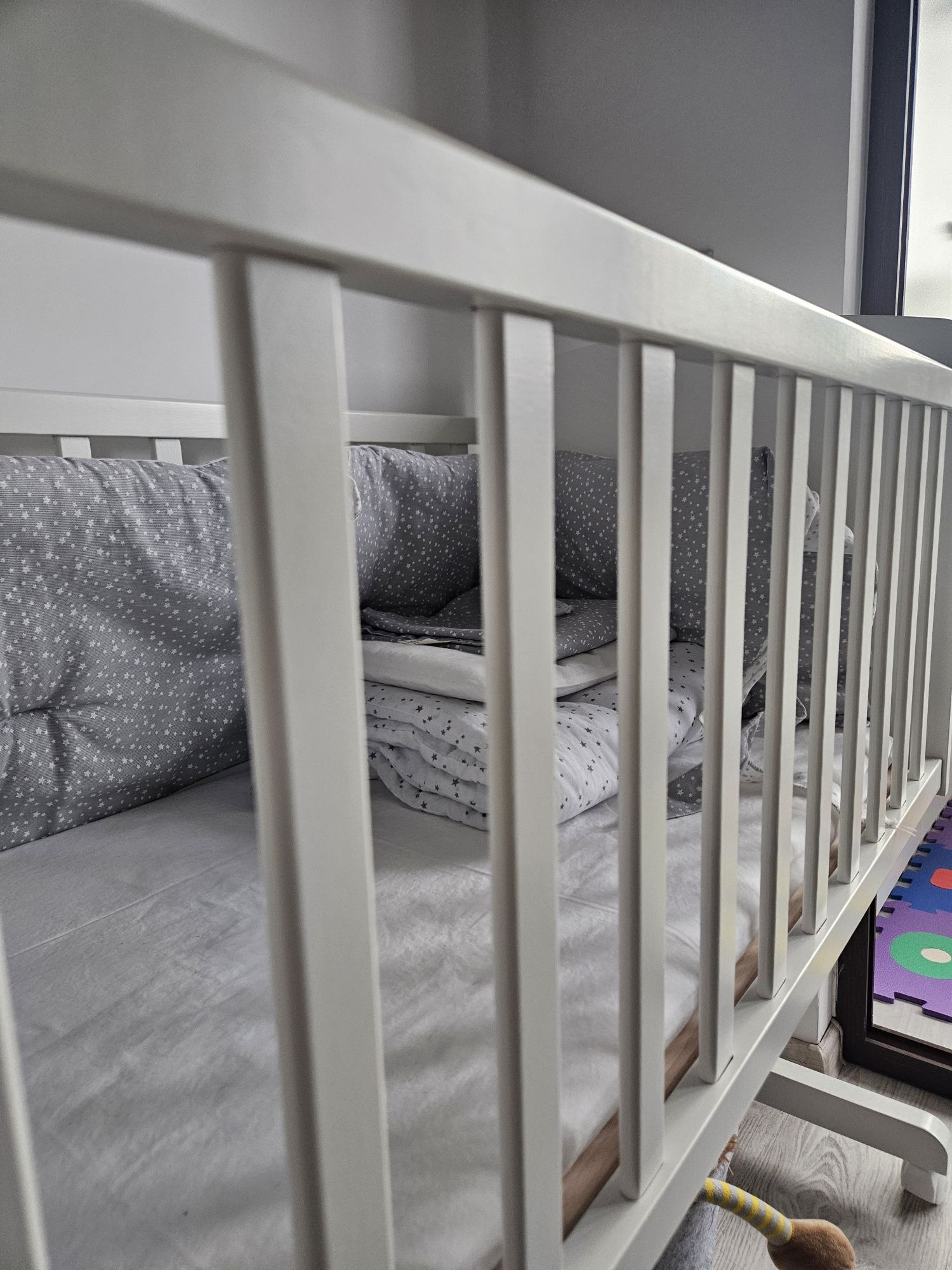 Patut co-sleeper Ninna Alb & Gri salteluta & lenjerie inclusa Erbesi I