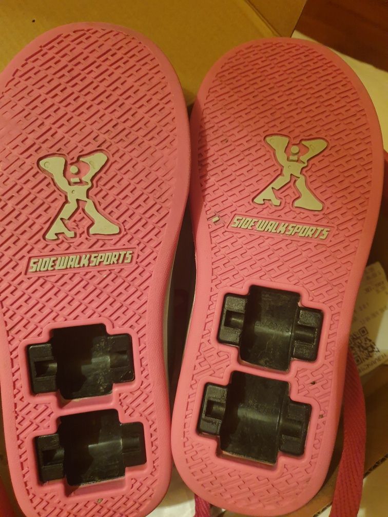 Ролкови кънки и маратонки с колелца Heelys